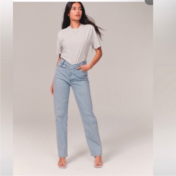 Abercrombie & Fitch Denim - ABERCROMBIE & FITCH The Dad High Rise Jeans Light Wash